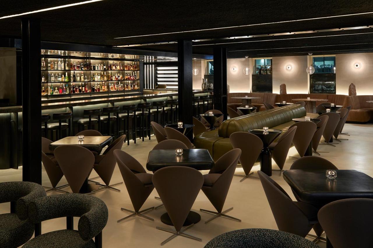 Отель Pan Pacific Лондон Экстерьер фото The bar at the London Edition