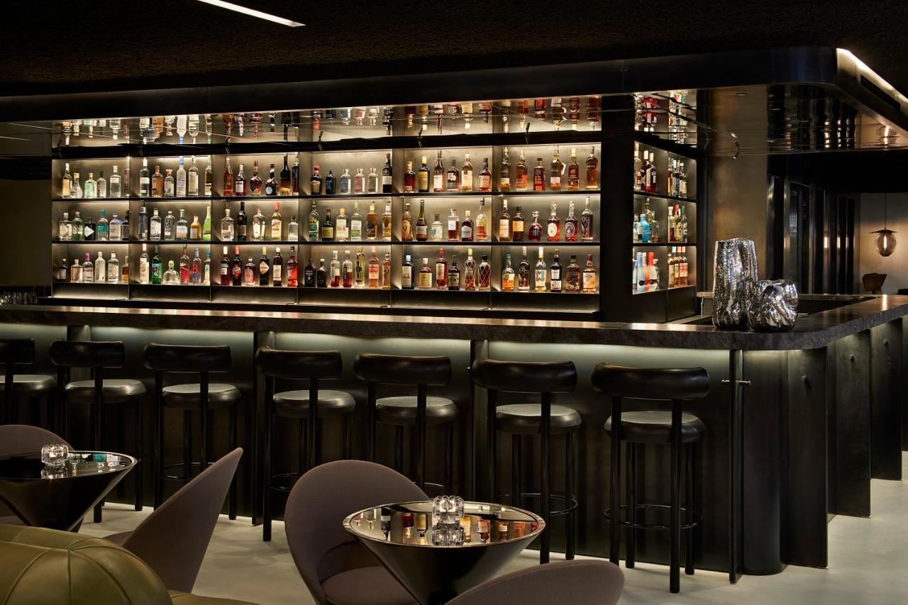 Отель Pan Pacific Лондон Экстерьер фото The bar at the London Edition