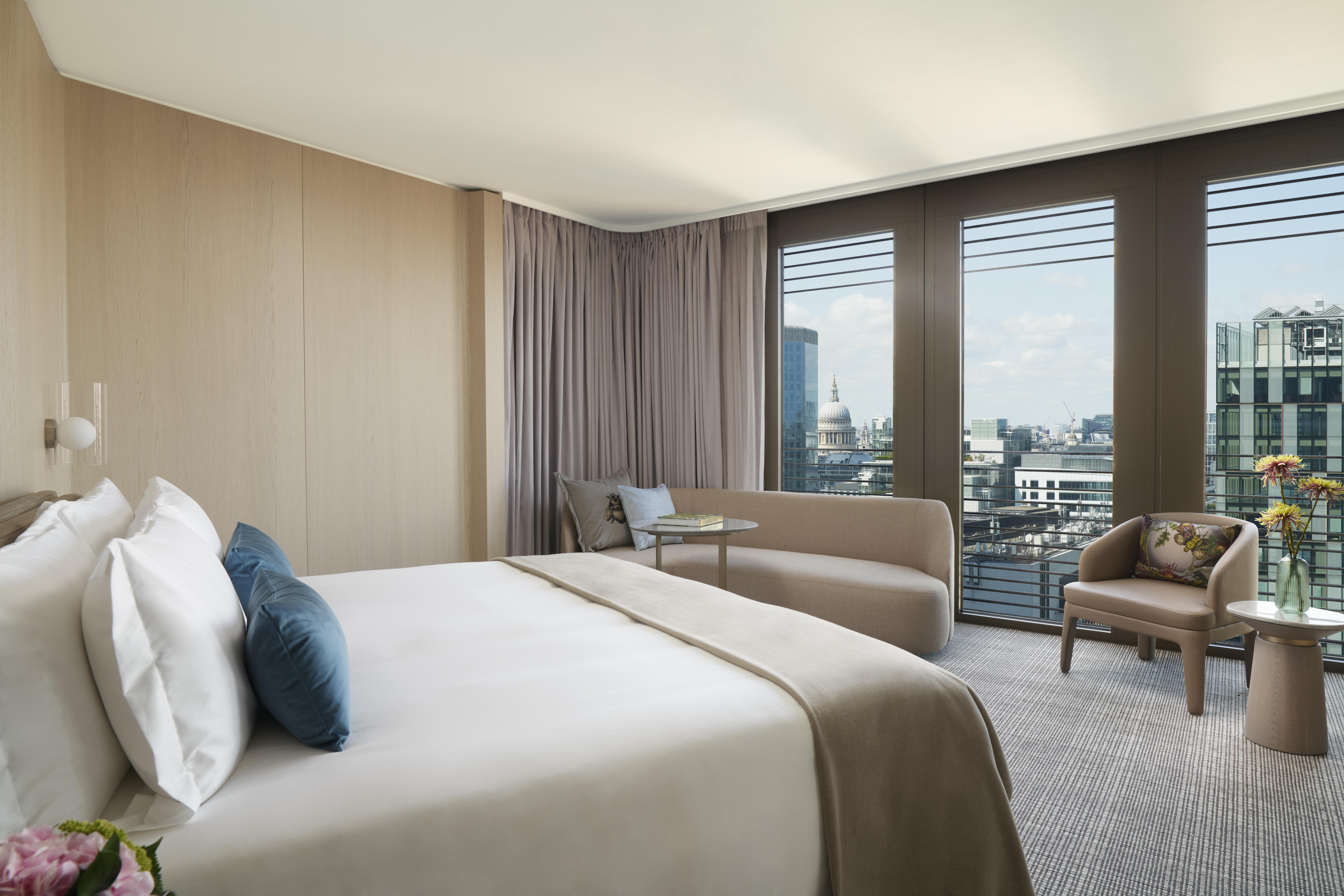 Отель Pan Pacific Лондон Экстерьер фото A bedroom at The Edition