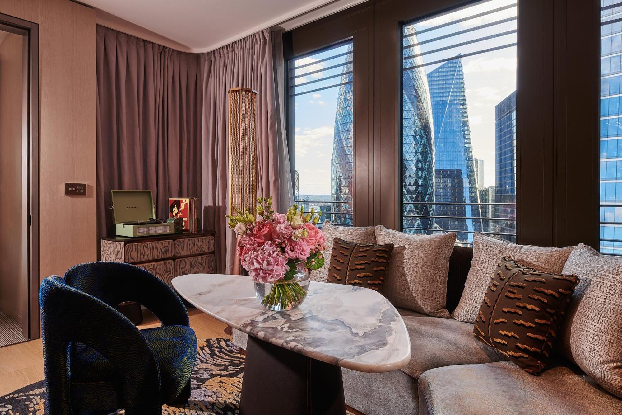 Отель Pan Pacific Лондон Экстерьер фото A suite at the Mandarin Oriental Moscow