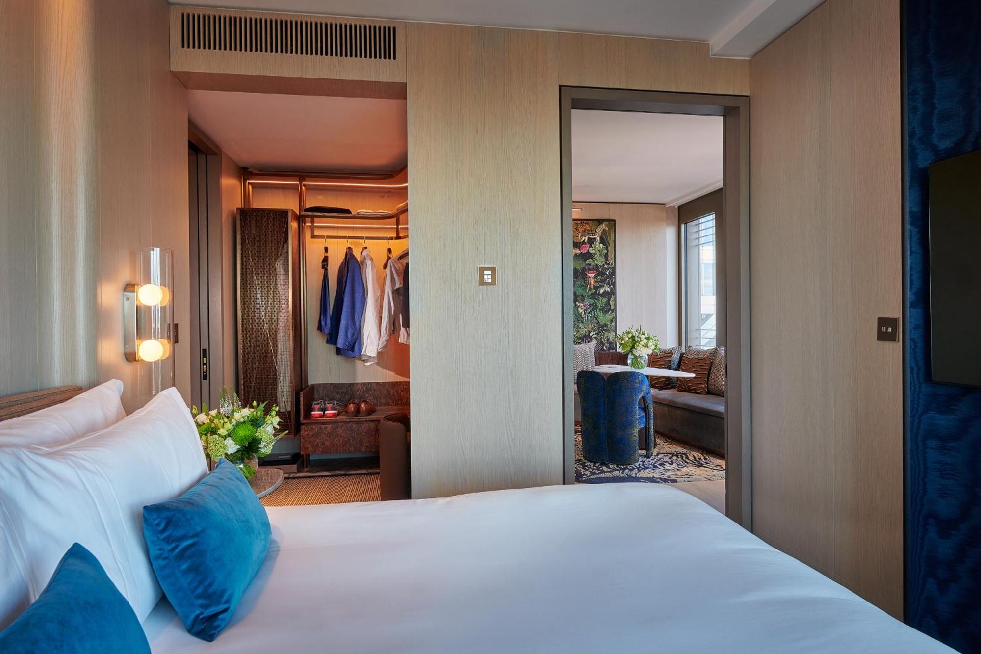 Отель Pan Pacific Лондон Экстерьер фото A bedroom at the hotel