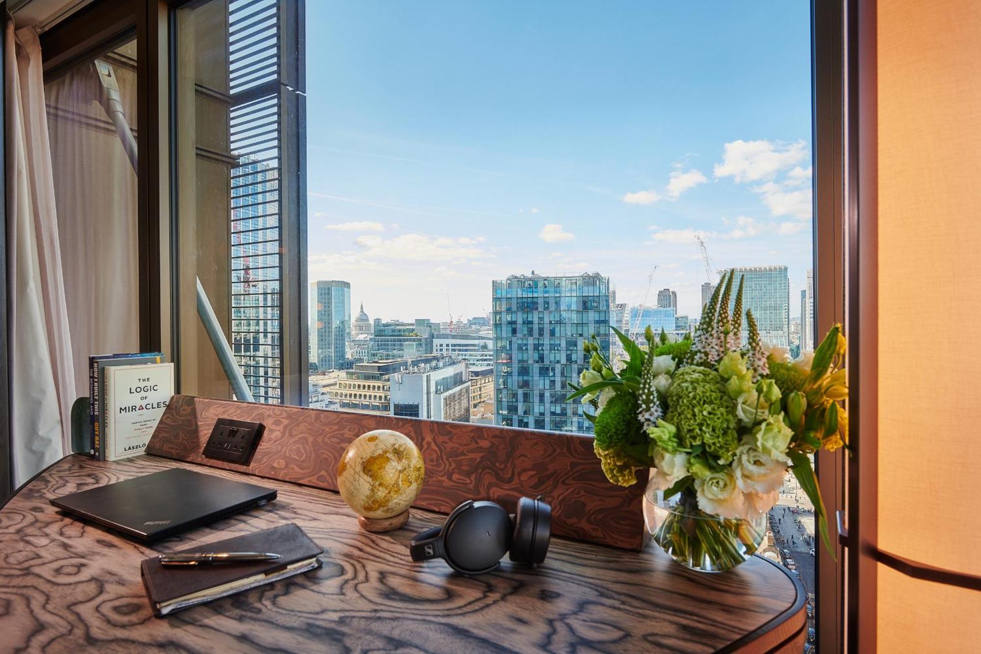 Отель Pan Pacific Лондон Экстерьер фото View from a suite
