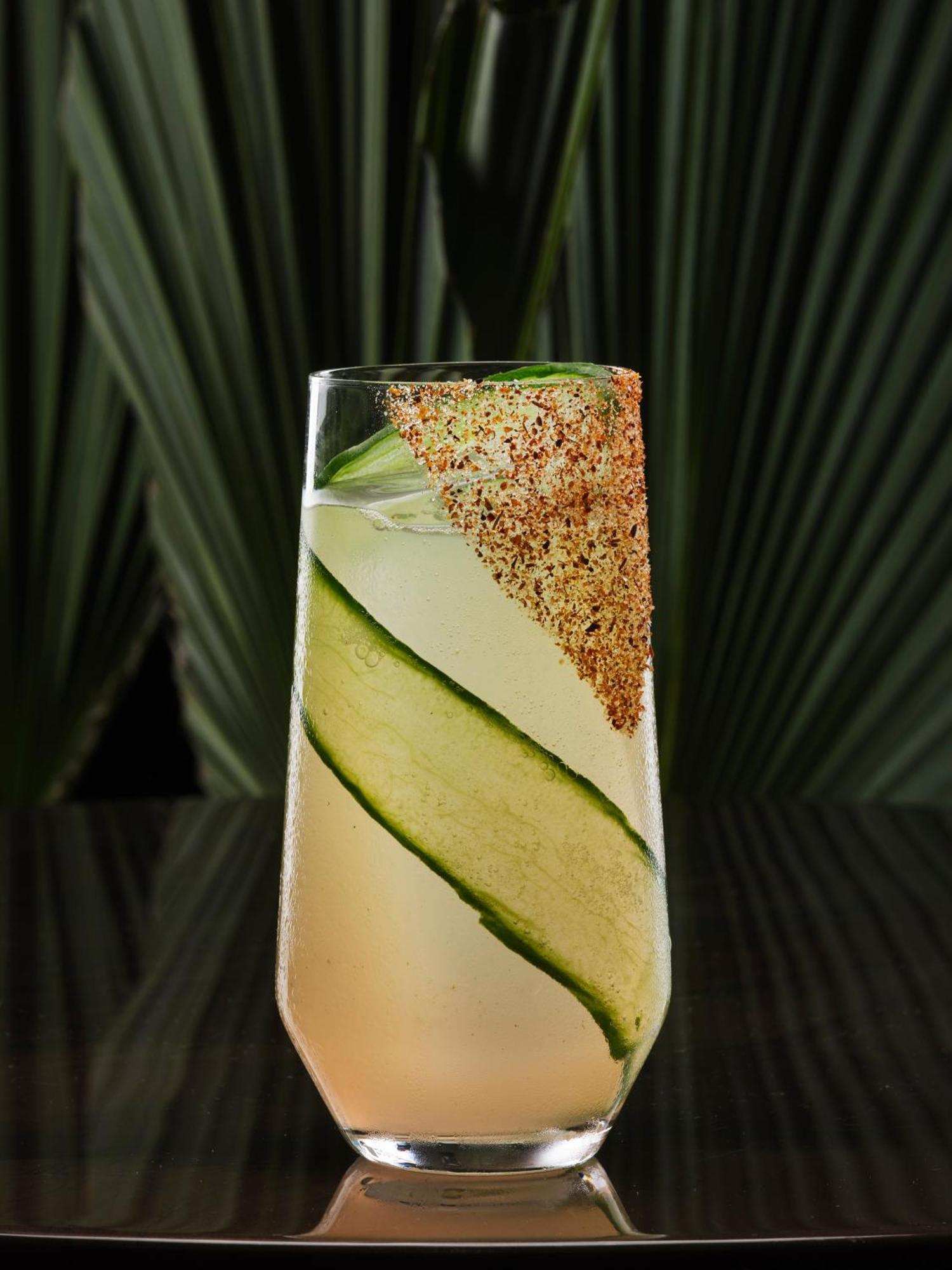 Отель Pan Pacific Лондон Экстерьер фото A cucumber cooler